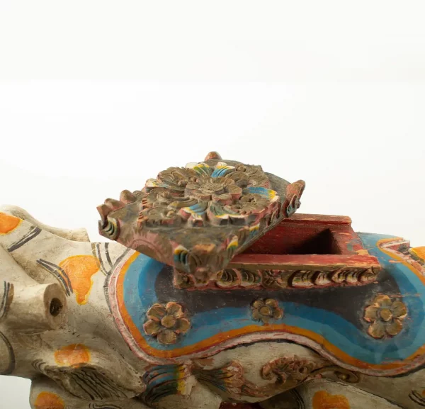 Carved wood, painted and decorated HOLY COW and trinket box - India, circa 1910 - Image 7