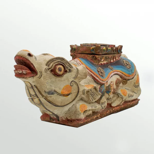 Carved wood, painted and decorated HOLY COW and trinket box - India, circa 1910 - Image 2