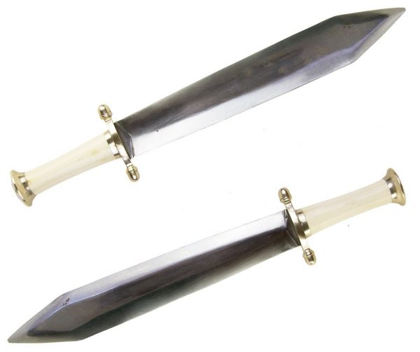 Epée Courte Ou Glaive Avec Fusée En Ivoire