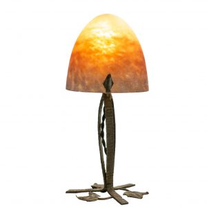 MULLER FRERES - Lampe de chevet en verre sablé marbré, piétement en fer forgé.  Signée.