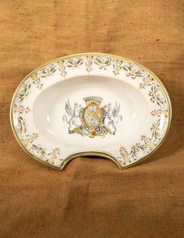 French Porcelain Shaving Dish, “Italien à Moustiers”, Early 20th Century - Image 2