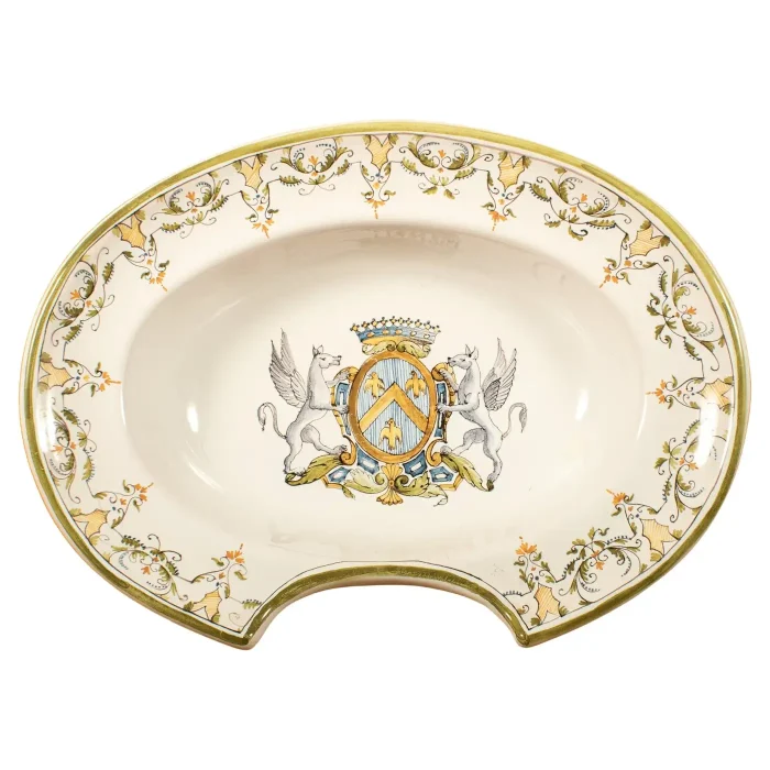 French Porcelain Shaving Dish, “Italien à Moustiers”, Early 20th Century