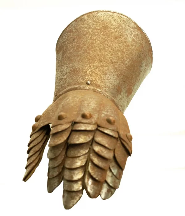 Vintage reproduction gauntlet / armour, early 20th century. - Image 2
