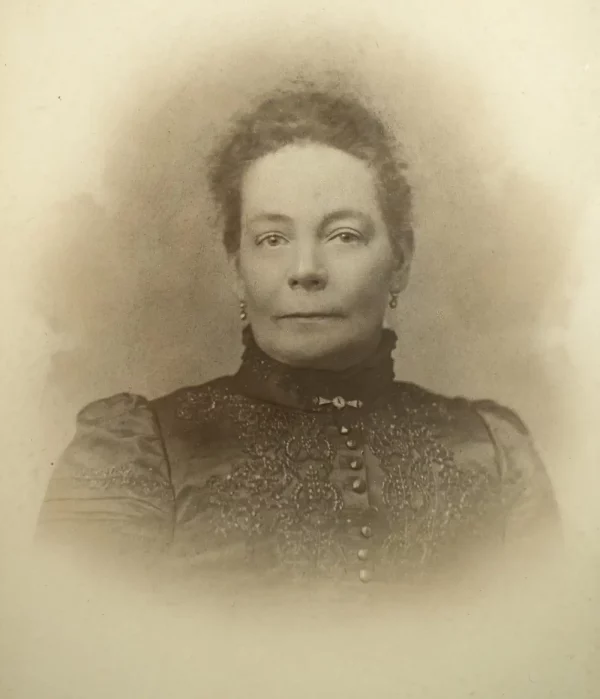 LARGE PORTRAIT PHOTOGRAPH of a noble lady in oak frame, French - Image 2