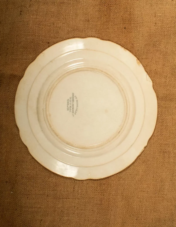 Antique French Ironstone Plate – “L’Ami du Chasseur”, Château de Courtry - Image 4